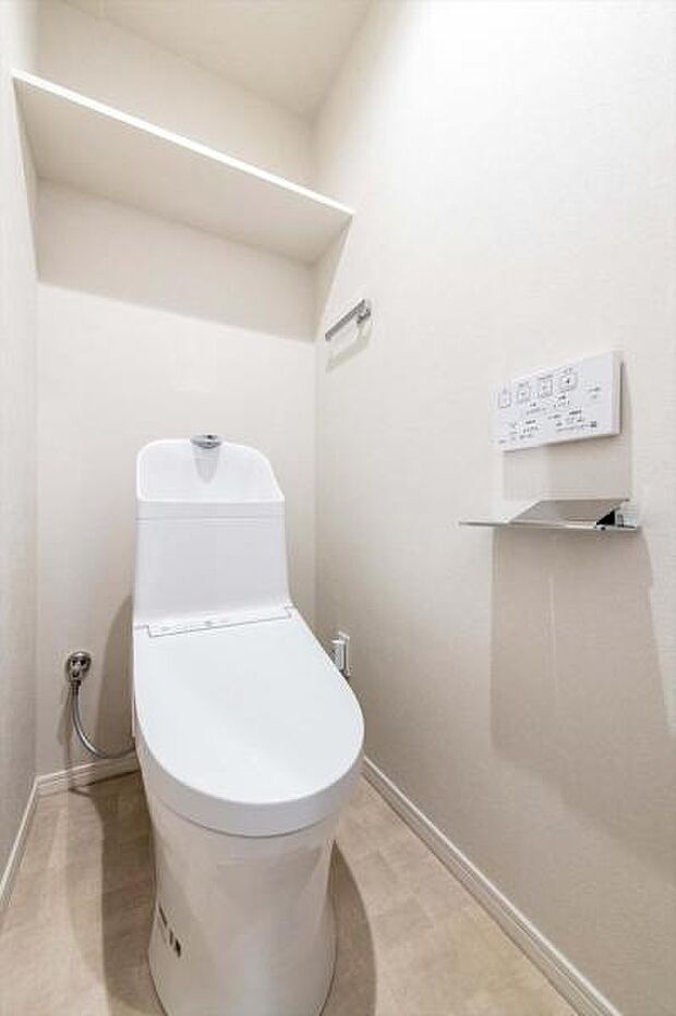 白を基調にした清潔感のあるトイレ