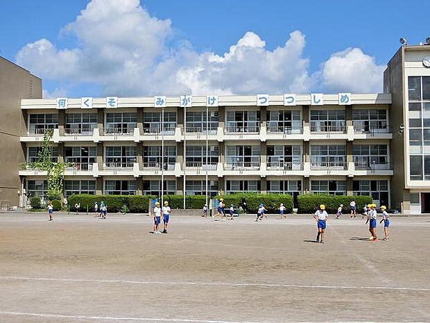 伊豆の国市立長岡南小学校 1700m