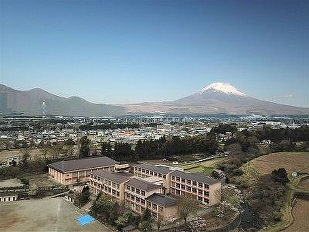 御殿場市立富士岡中学校 1570m