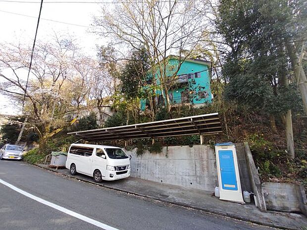 前面道路を含む外観