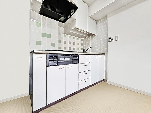スマートな意匠と充実の機能を備えたキッチンが、暮らしにおいしい彩りを添えます。＊CG加工による家具の取消をおこなっております。