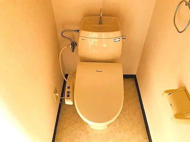 トイレにはタオルフォルダーがついているので便利ですね