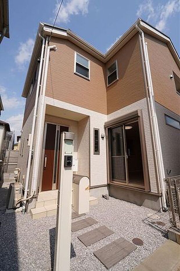 狛江市東野川2丁目の売戸建。2020年11月築に完成した築浅物件。購入後すぐに新生活が始められます。