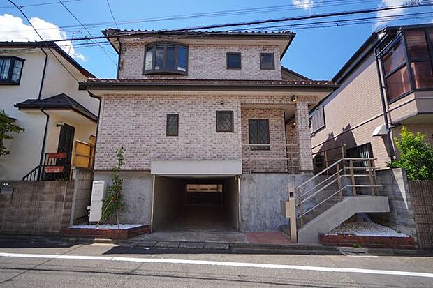 高井戸駅から徒歩12分。利便性の良い住宅地で販売中の5LDKの中古戸建です。