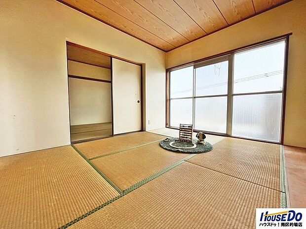 西側6帖和室は板間があるので、畳を傷つけずに家具を置けます。