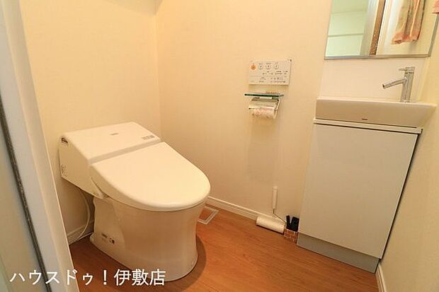【トイレ】タンクレストイレで広々空間！