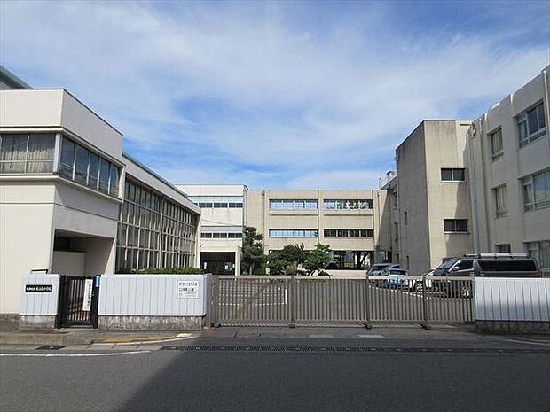 「大治南小学校」　お子様が「通いたい学校」、ご家族が「通わせたい学校」、地域の方々が「支えたい学校」を目指し、「お子様の笑顔が輝く学校づくり」をしていきます。 730m