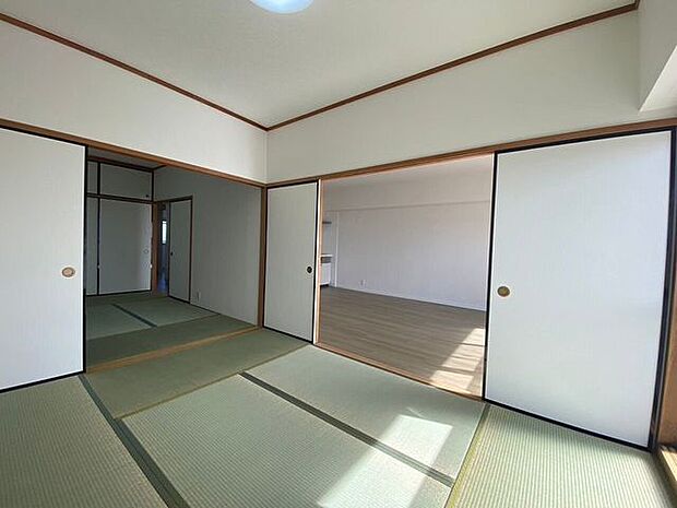 お子様の遊び部屋に、ゆったりくつろぐお部屋や客間としてなど使い道多彩の和室は落ち着いた空間になります♪