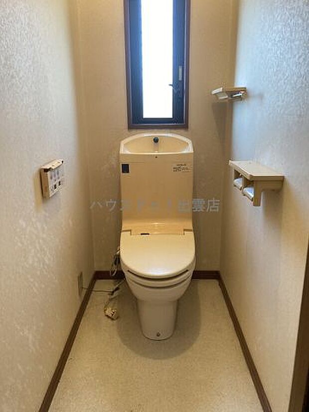 2階にもトイレがあります。おうちに2か所トイレがあると便利です！