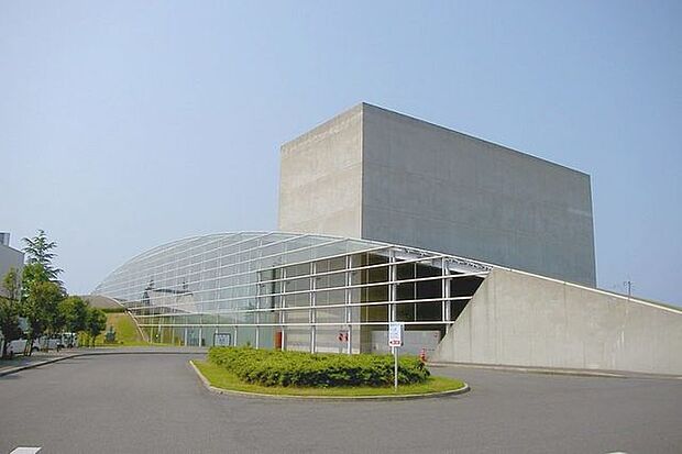 出雲市立大社図書館でんでんむし大社文化プレイスうらら館 655m