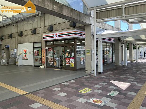 【コンビニエンスストア】セブンイレブン　ハートインJR朝霧駅改札口店まで890ｍ