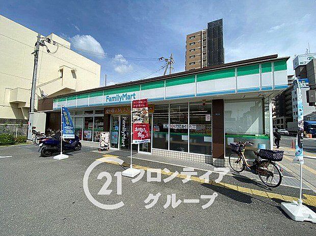 ファミリーマート京阪本通二丁目店　徒歩4分。 320m