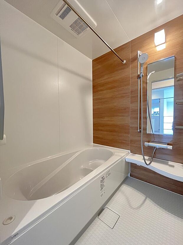 2階の1616サイズのバスルーム、浴室換気乾燥暖房機付き