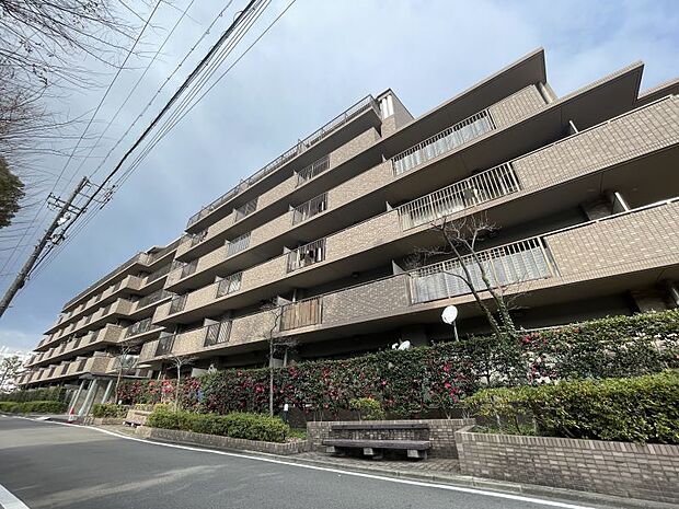 駅まで徒歩約14分の好立地マンションです。