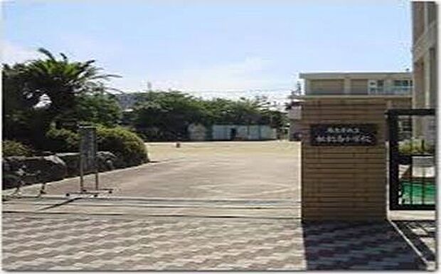 枇杷島小学校　412m 徒歩約6分　【全児童数：341名(14学級)】