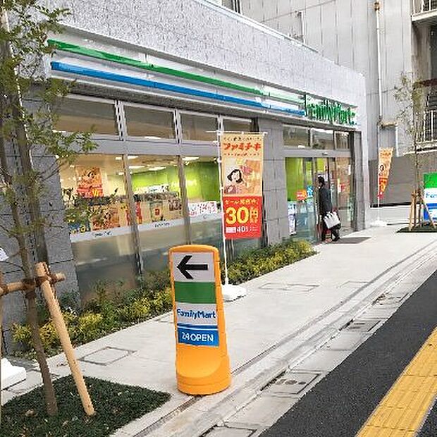 【コンビニエンスストア】ファミリーマート　飯田橋駅北店まで195ｍ