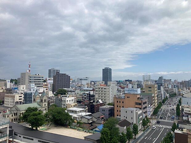 夏は花火を見ることができます！