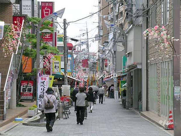 みのお本通商店街の外観