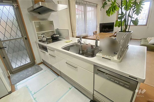 【キッチン】IHが採用されているキッチン。食器洗浄機付きです。作業が広く開放感があります。