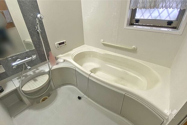 【浴室】浴室は1616サイズ。浴室乾燥機付き。窓がある為換気もしやすいです。