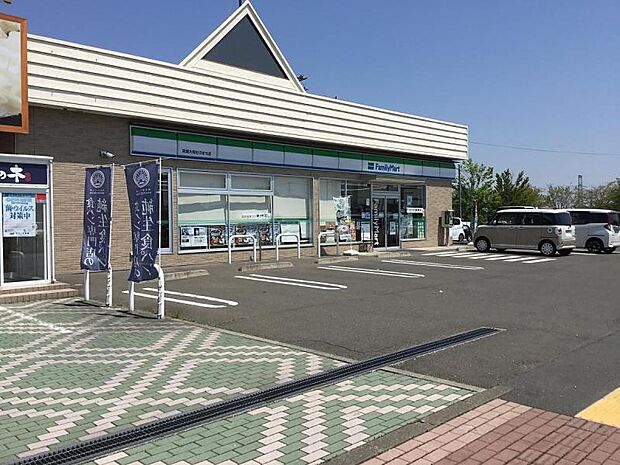 ファミリーマート宮城大和杜のまち店　約700m