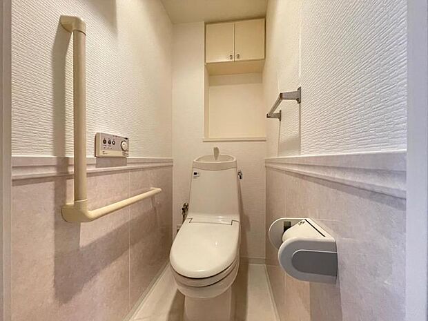 棚上収納があるトイレは使いやすくて便利なのが良いですね！