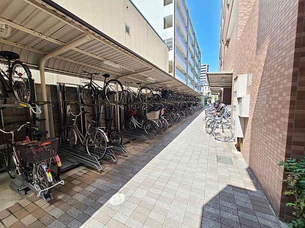 整理された駐輪場で自転車の出し入れもらくらく！