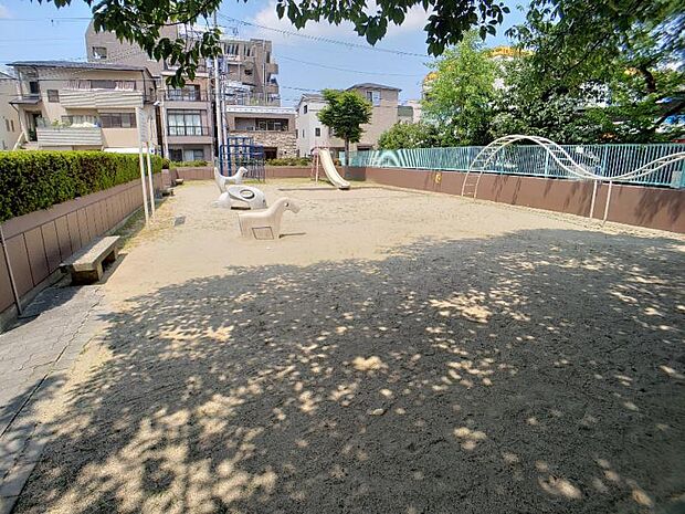 敷地内に公園もありお子様にも嬉しい環境です☆