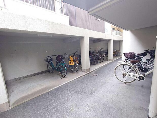 整理された駐輪場で自転車の出し入れもらくらく！