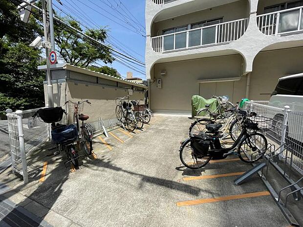 整理された駐輪場で自転車の出し入れもらくらく！