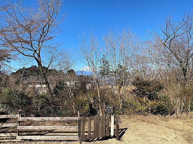 【眺望】澄んだ空気で、富士山や山々の景色を望めます。