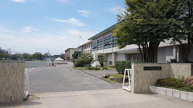 神山小学校