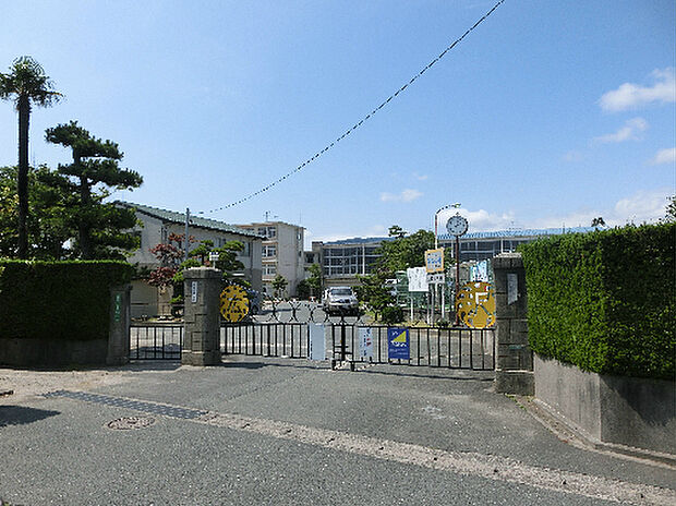 浜松市立広沢小学校（864m）