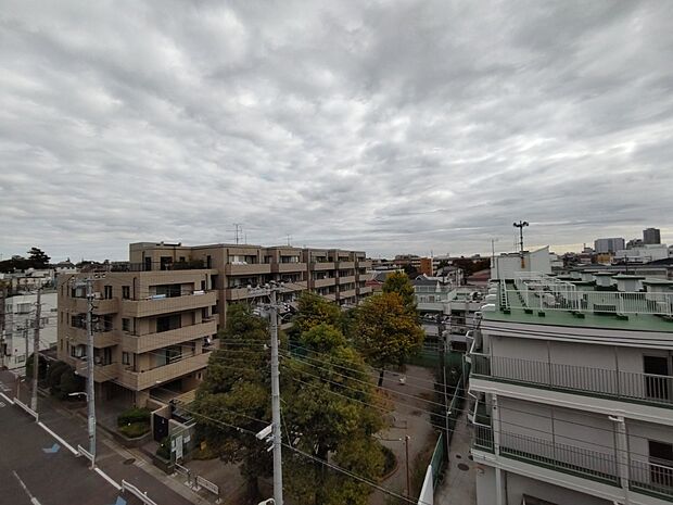 陽当たり・通風・開放感に恵まれた環境です。