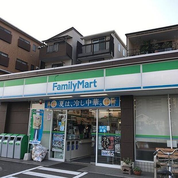 ファミリーマートさいたま大戸四丁目店 徒歩1分。 30m