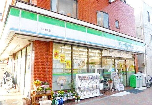 ファミリーマート中村南店 徒歩2分。 140m