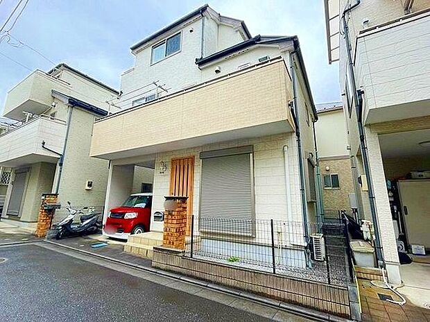 周りに高い建物がなく日差しに恵まれた閑静な佇まい。ゆとりのある3LDKリフォーム中古戸建。徒歩約10分圏内に生活便利な施設が充実しています。