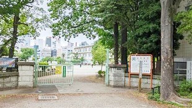 さいたま市立大宮小学校 徒歩9分。 670m