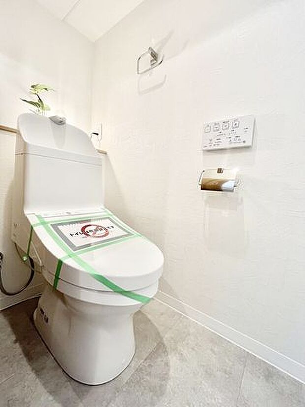 ■トイレ（2023年8月撮影）温水洗浄機能付きです♪