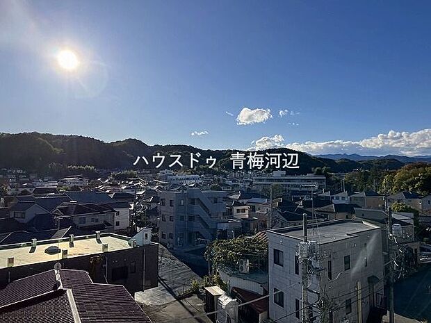 周りに高い建物がないので見晴らしがよく、遠くの景色まで見えます。