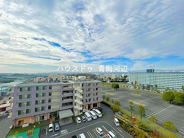 周りに高い建物がないので見晴らしがよく、遠くの景色まで見えます。