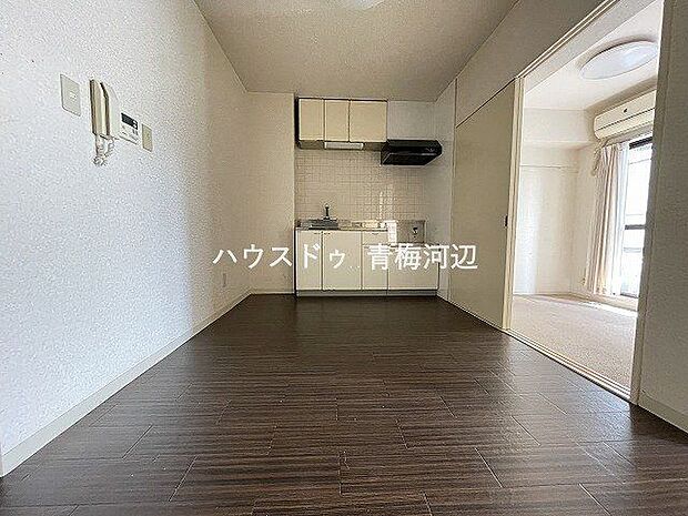 隣接した洋室と和室の扉をオープンにしておくと圧迫感もあまり感じません。