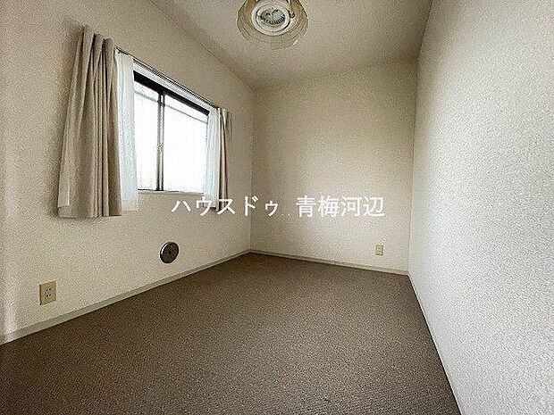 北側洋室：暗くなりがちな北側のお部屋ですが窓もあるので1日中安定した採光を期待できそうです。