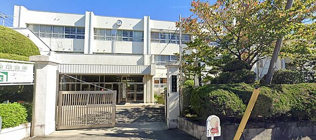 岩出市立根来小学校まで６８１ｍ