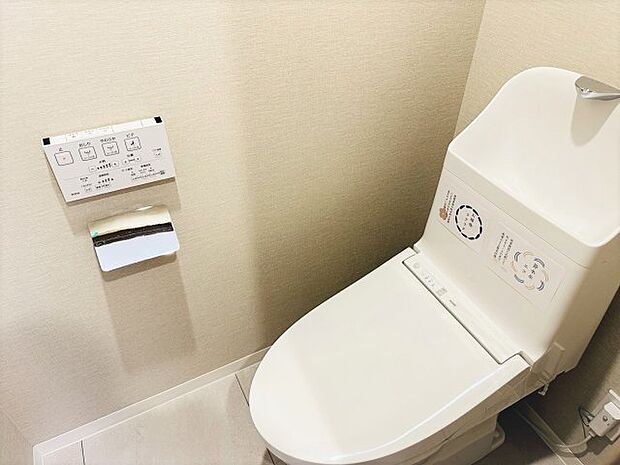 〜暖房温水洗浄機能付きトイレも新規交換済　冬場は特に嬉しい機能ですね〜