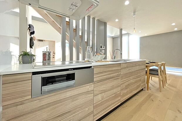 （キッチン）カフェスタイルのキッチン♪木目調の優しい雰囲気のデザインです！