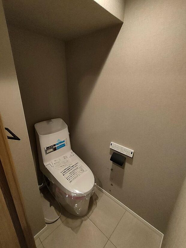 もちろんトイレも交換済です。ウォシュレットも完備しております。