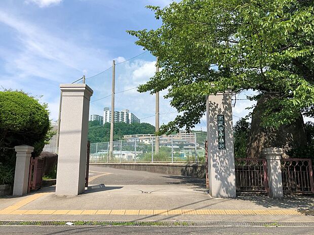 高蔵寺中学校　1057ｍ　徒歩約13分　生徒数が多く、部活動が盛んな中学校です。軟式野球と吹奏楽部が県大会の上位常連です！