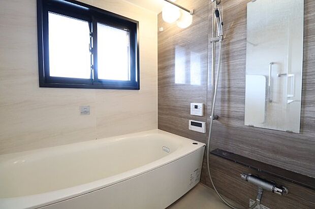 【浴室】1618サイズの浴槽でミストサウナあり！ビューバスタイプのお部屋は数タイプのみ！