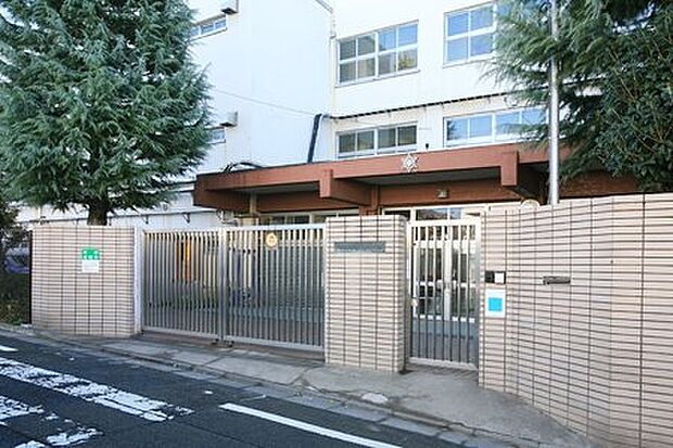 大田区立大森第六中学校まで638mです。